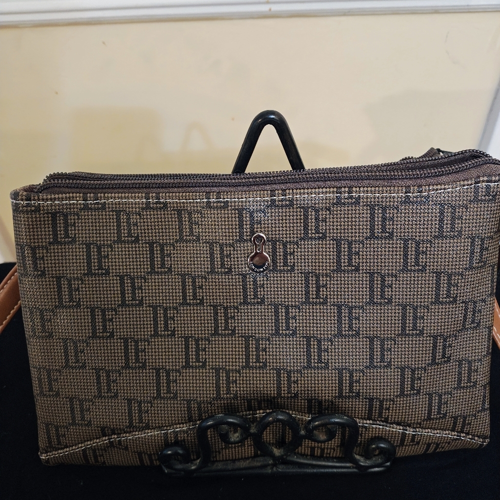 London Fog Brown Crossbody Bag - Picture 3 of 5